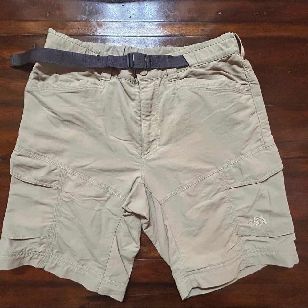The North Face Conversion Pants (missing the bottom pieces) Size Med.